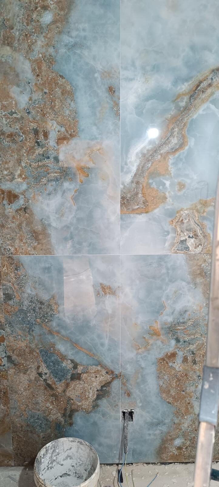 Detalle del ónix azul en reforma de baño en Córdoba