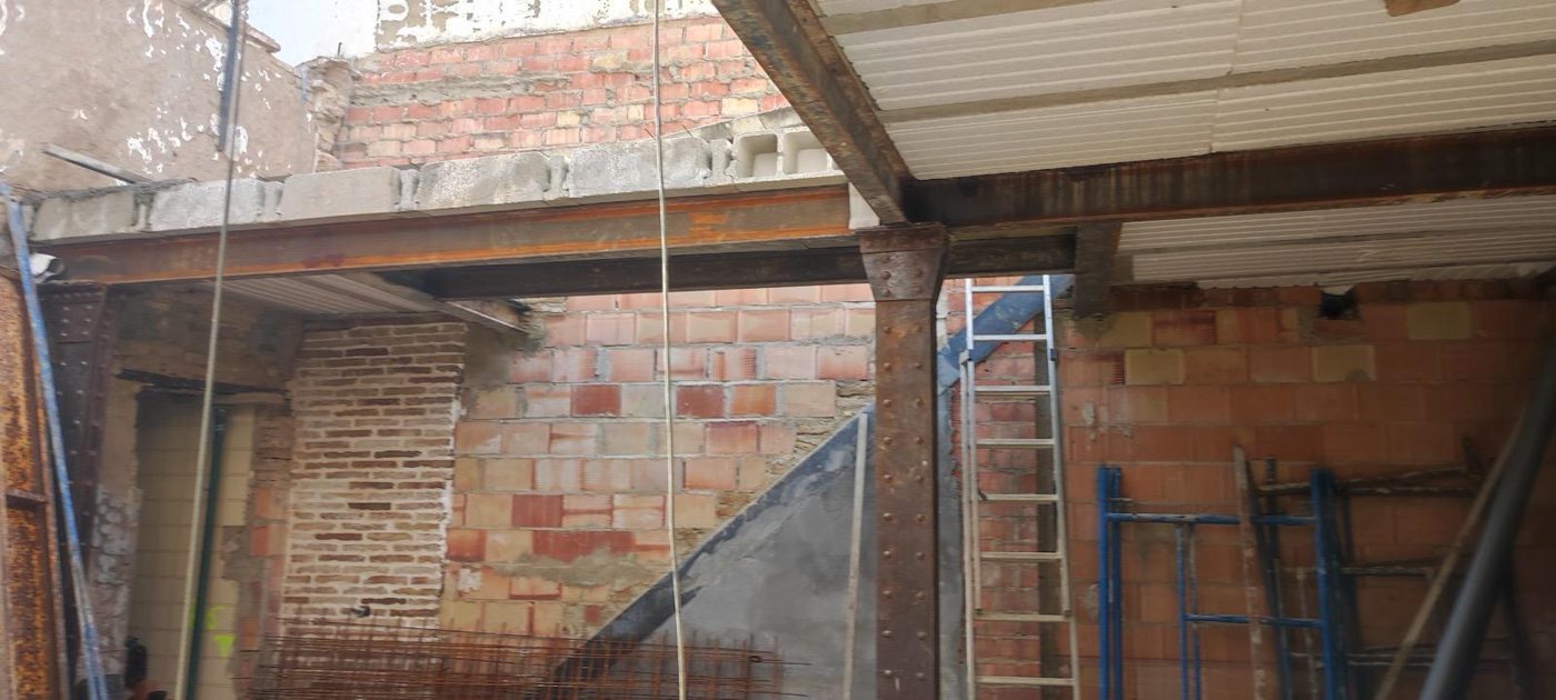 Patio interior en obra de rehabilitación en Córdoba