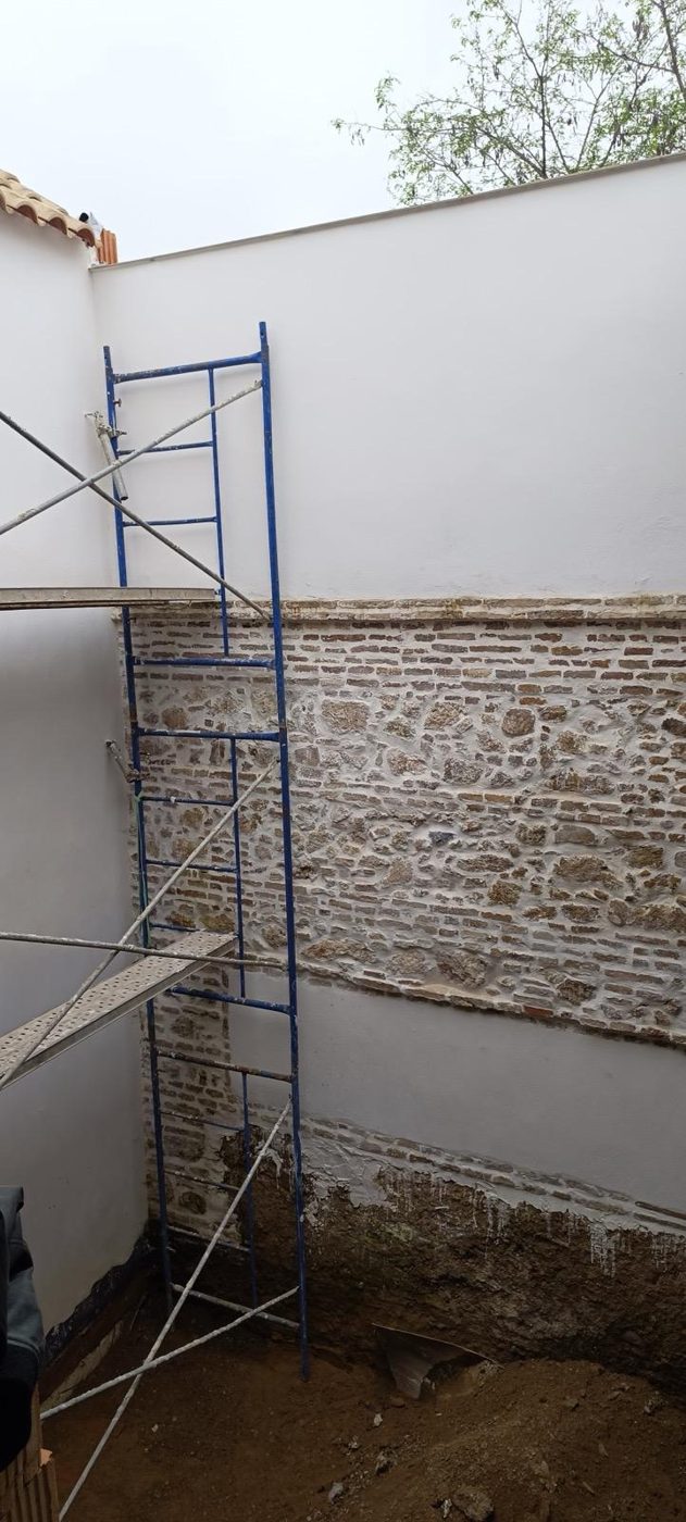 Rehabilitación de fachada con andamio en Córdoba